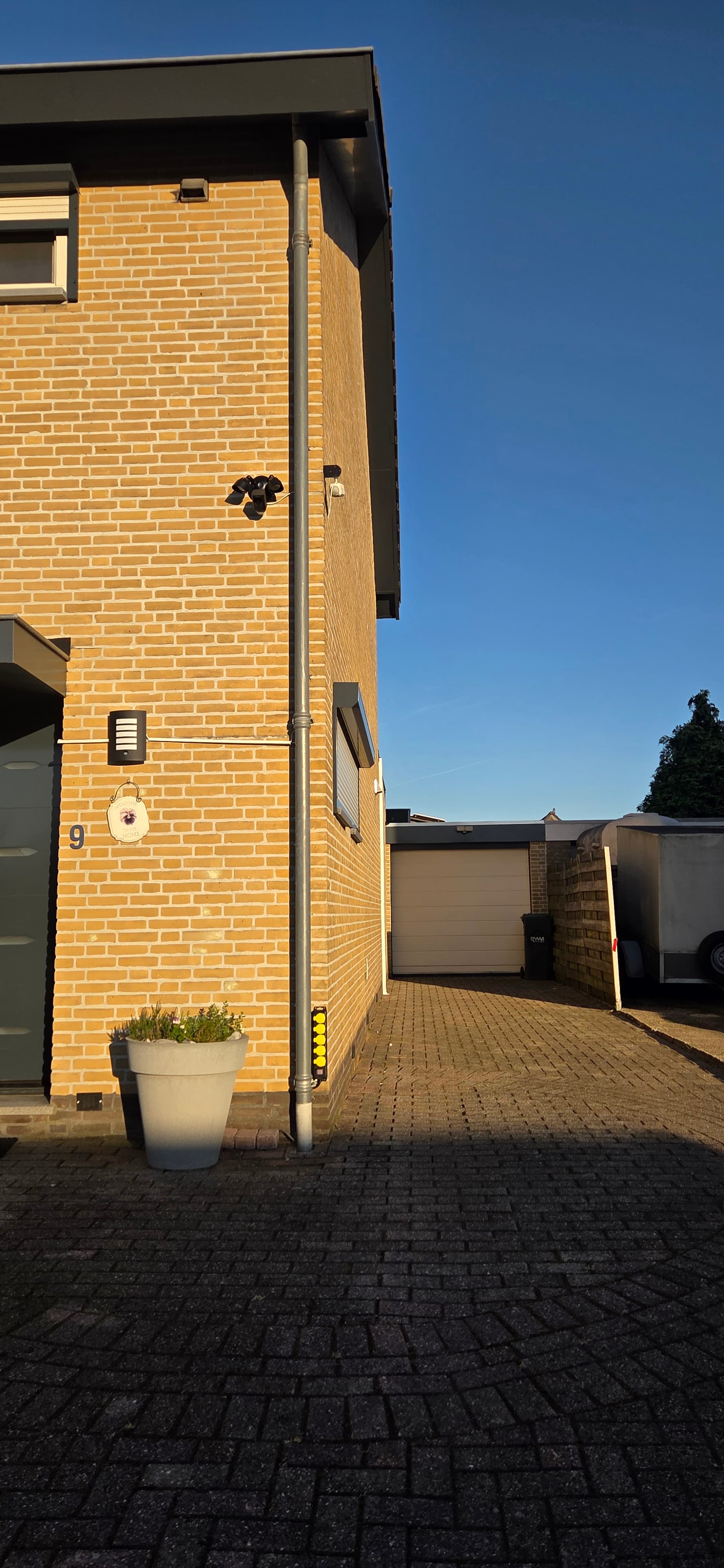 Voorkant met inpandige garage